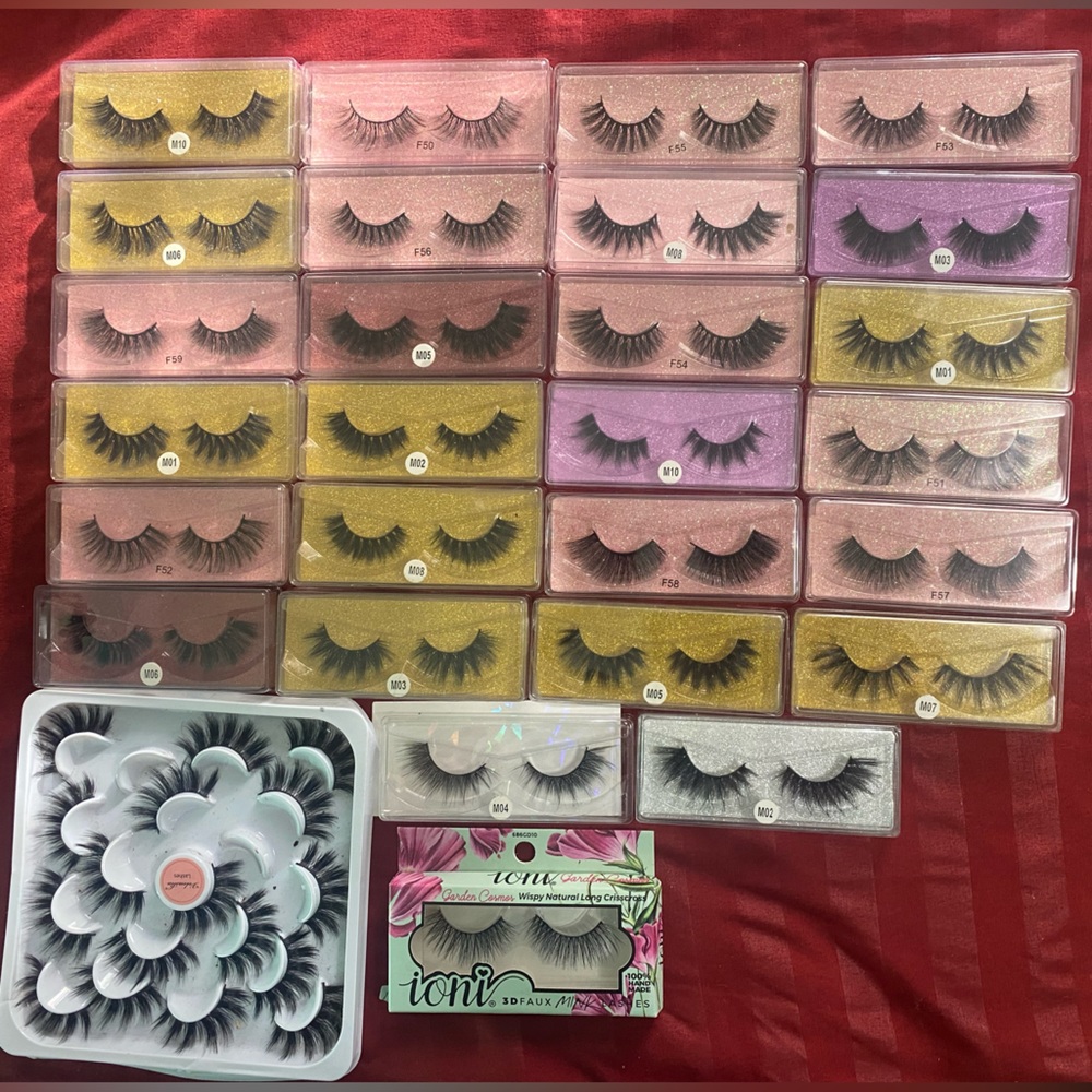 lots of lashes